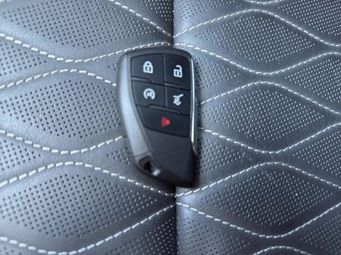 Used 2023 Buick Envision Avenir image 29