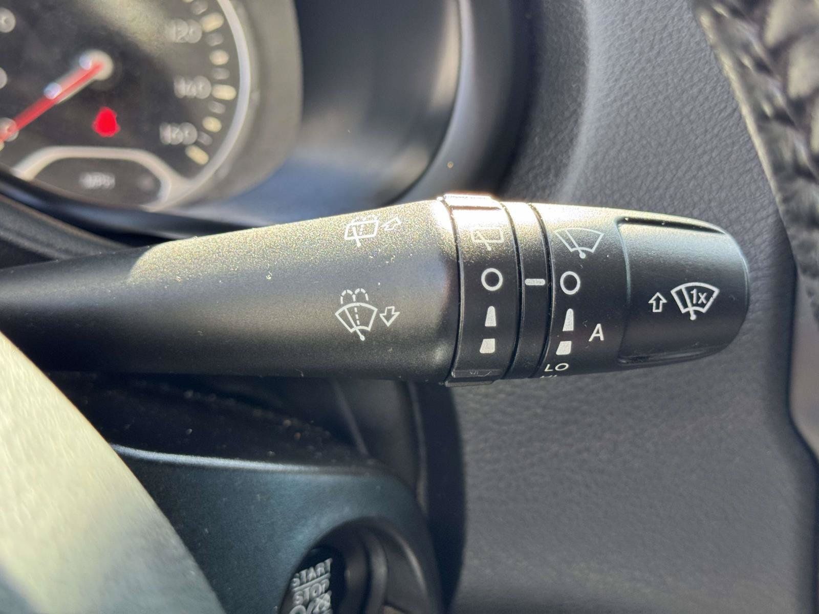 Used 2020 Jeep Renegade Latitude w/ UConnect 8.4 Nav Group AWD/4WD image 19