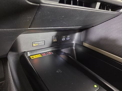 Used 2025 Toyota Camry SE FWD image 25