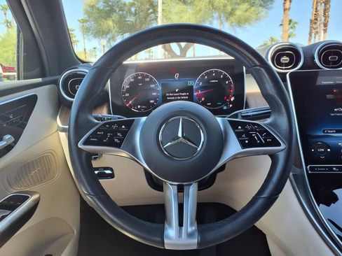 Used 2024 Mercedes-Benz GLC 300 image 17