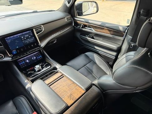 Used 2023 Jeep Grand Wagoneer Series II AWD/4WD image 22