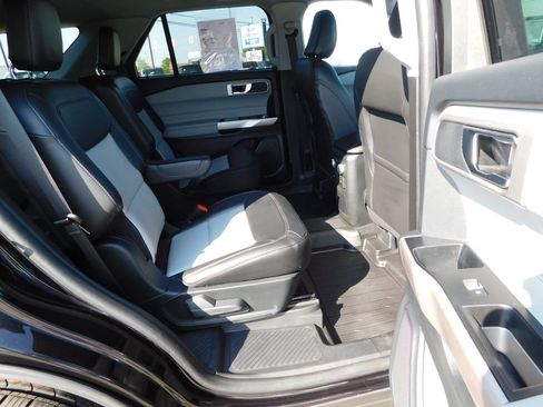 Used 2023 Ford Explorer XLT w/ Equipment Group 202A AWD/4WD image 21