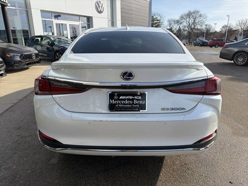 Used 2019 Lexus ES 300h w/ Luxury Package image 4