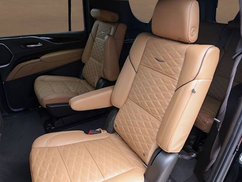 Used 2021 Cadillac Escalade ESV Sport w/ Driver Assist Tech Package AWD/4WD image 24
