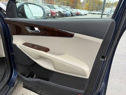 Used 2017 Kia Sorento EX image 24