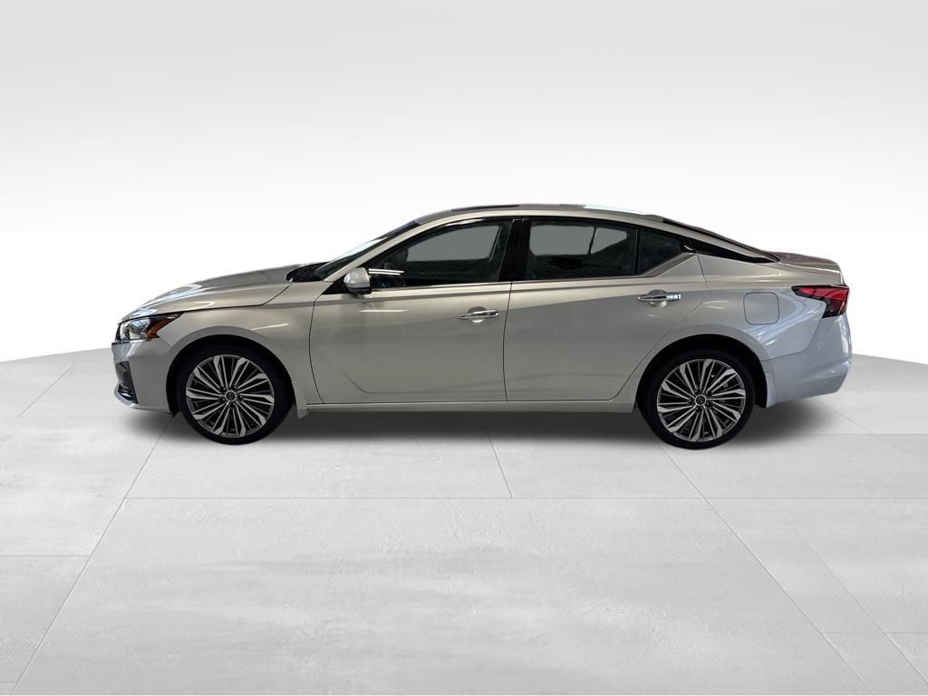 Used 2023 Nissan Altima 2.5 SL AWD/4WD image 2