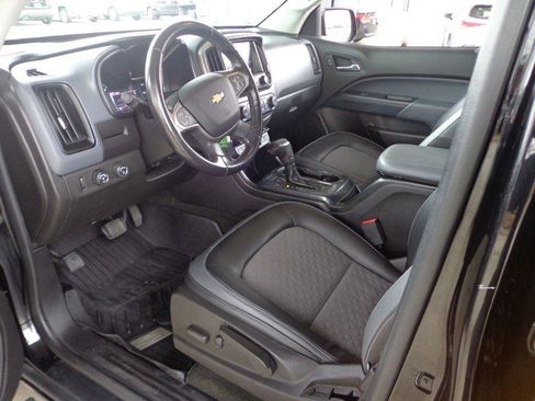 Used 2017 Chevrolet Colorado Z71 w/ Z71 Midnight Edition image 16