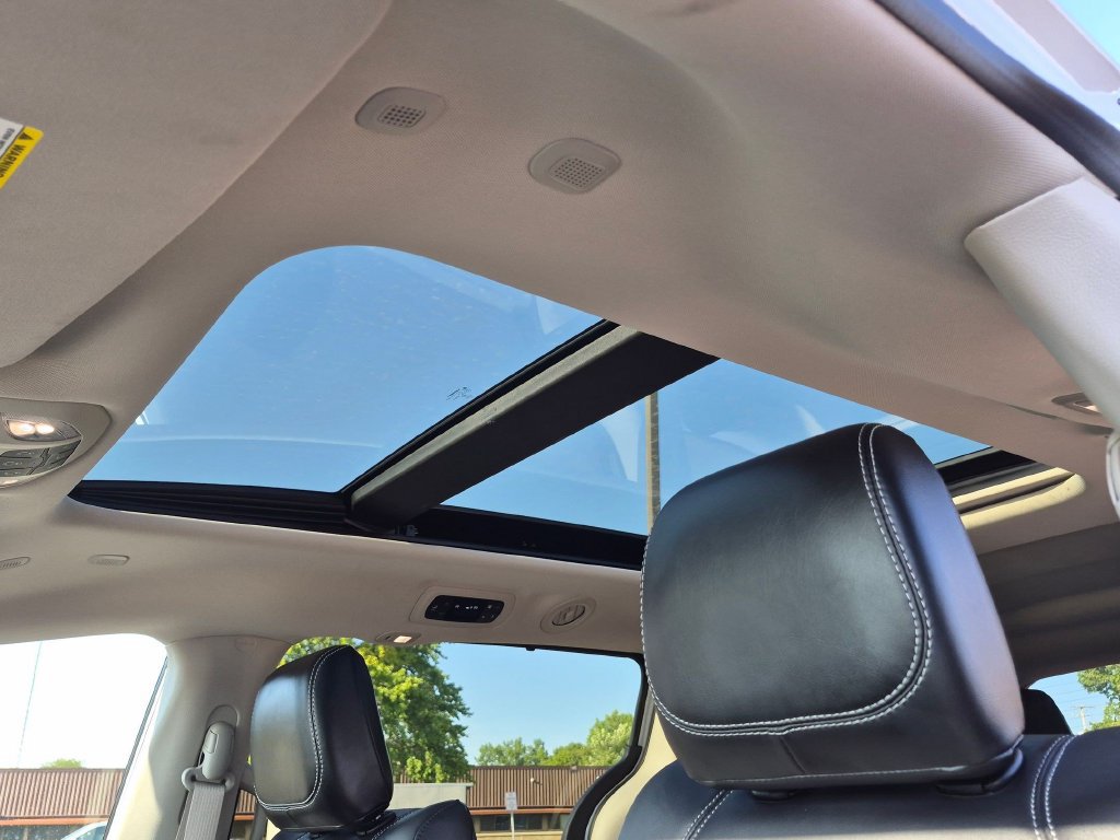 Used 2024 Chrysler Pacifica Touring-L FWD image 24