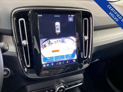 Certified 2025 Volvo XC40 B5 Core image 30