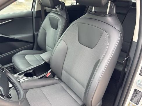 Used 2024 Kia Niro EX Touring FWD image 30