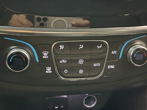 Used 2021 Chevrolet Traverse LS image 34