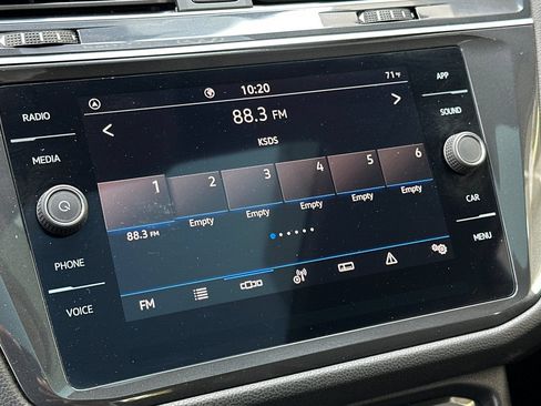 Used 2023 Volkswagen Tiguan SE w/ Panoramic Sunroof Package FWD image 19