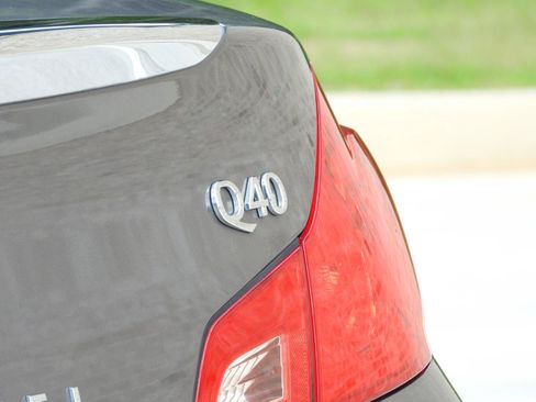 Used 2015 INFINITI Q40 w/ Moonroof Package RWD image 12