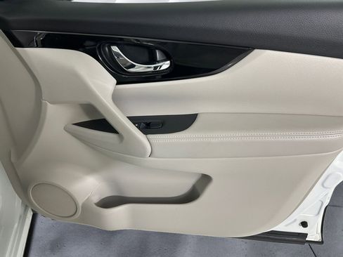 Used 2021 Nissan Rogue Sport SL w/ Premium Package image 15