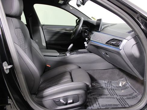 Used 2023 BMW 530e w/ M Sport Package image 21