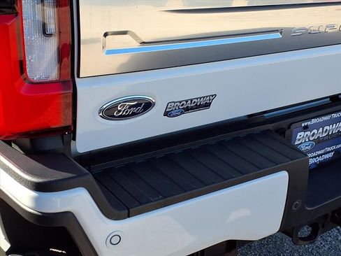 Used 2024 Ford F250 Platinum image 19
