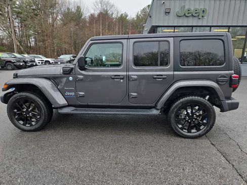 Used 2023 Jeep Wrangler Unlimited Sahara w/ Cold Weather Group AWD/4WD image 9