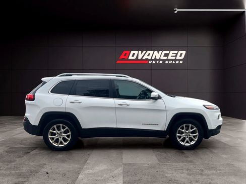 Used 2016 Jeep Cherokee Latitude AWD/4WD image 9