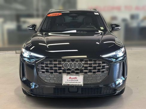 Used 2025 Audi Q5 Premium Plus w/ Premium Plus AWD/4WD image 2
