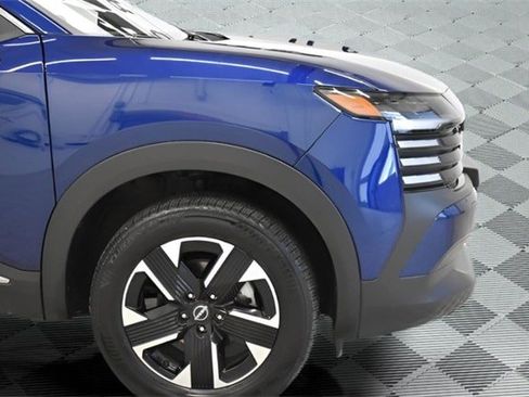 Used 2025 Nissan Kicks SV image 13