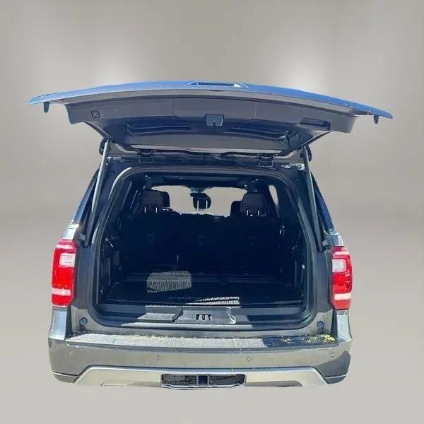 Used 2020 Ford Expedition XLT w/ Equipment Group 202A AWD/4WD image 33