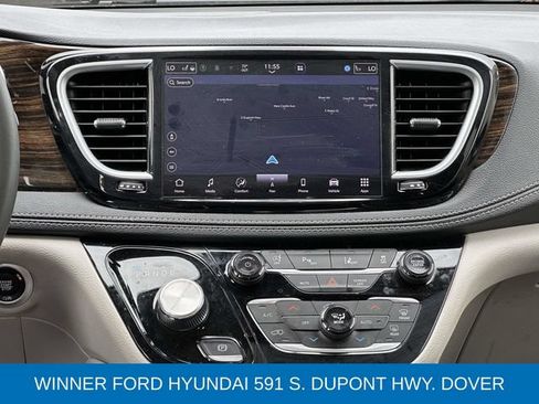Used 2023 Chrysler Pacifica Limited FWD image 12