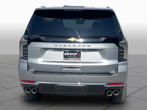 Used 2025 Chevrolet Suburban Premier RWD image 5