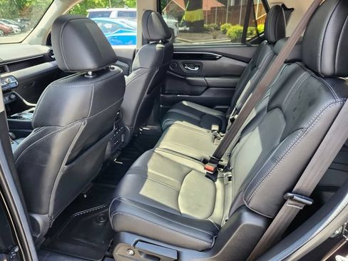 Used 2024 Honda Pilot Touring image 13