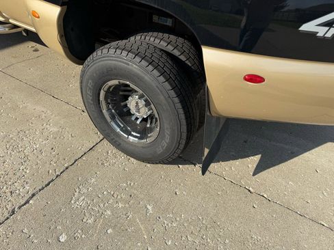 Used 2005 GMC Sierra 3500 SLT w/ Heavy-Duty Power Package image 24