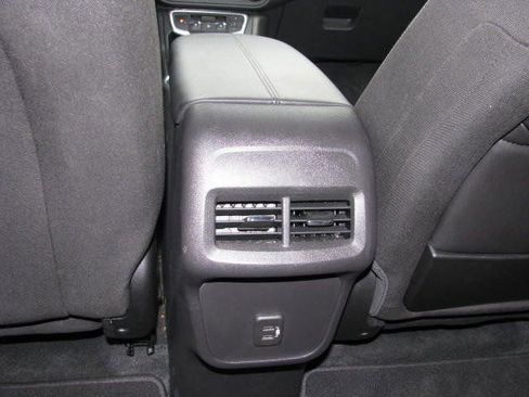 Used 2024 GMC Terrain SLE AWD/4WD image 9