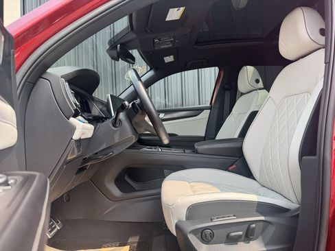 Used 2025 Volkswagen Atlas Cross Sport SEL Premium R-Line image 10