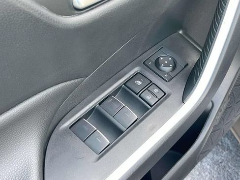 Used 2025 Toyota RAV4 XLE AWD/4WD image 28