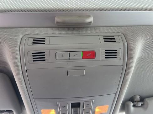 Used 2025 Volkswagen Jetta SE image 25