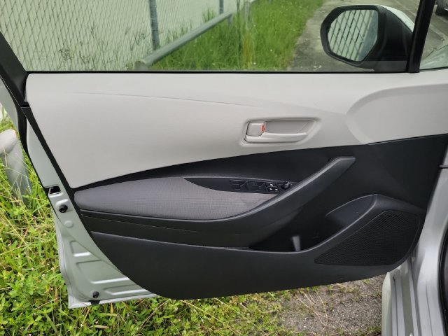 Used 2025 Toyota Corolla LE w/ LE Premium Package FWD image 12