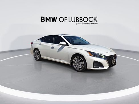 Used 2024 Nissan Altima 2.5 SL FWD image 2