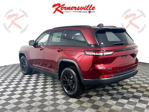 New 2025 Jeep Grand Cherokee Altitude image 5