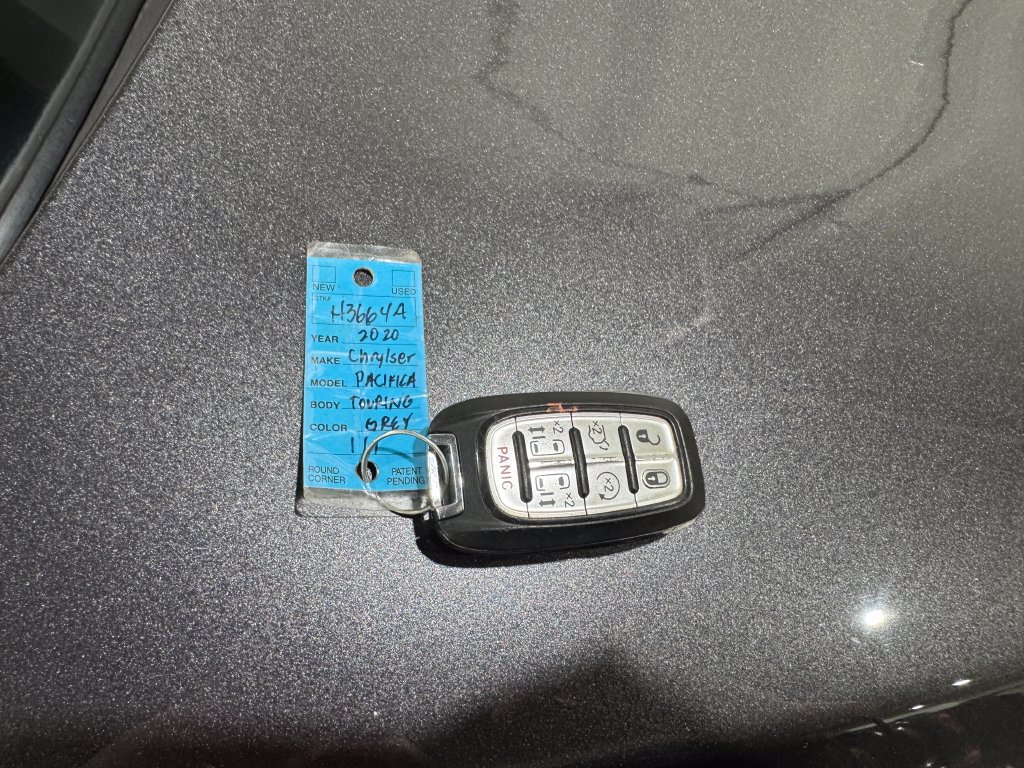 Used 2020 Chrysler Pacifica Touring w/ S Appearance Package FWD image 43