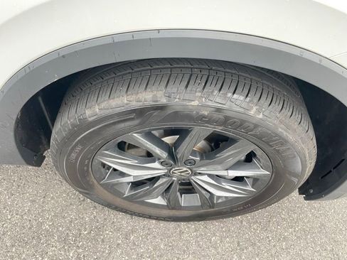 Used 2024 Volkswagen Tiguan SE FWD image 12