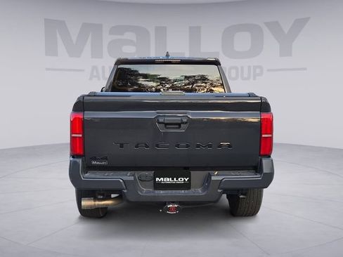 Used 2025 Toyota Tacoma TRD Sport AWD/4WD image 4