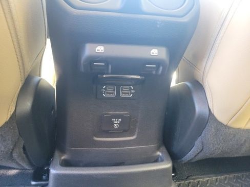 Used 2018 Jeep Wrangler Unlimited Sahara image 39