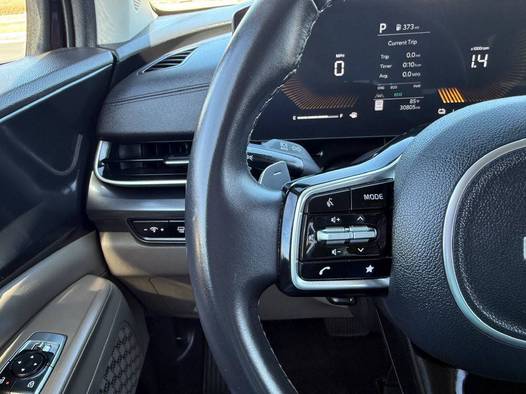 Used 2026 Kia Carnival LXS FWD image 25