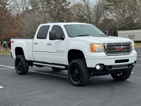 Used 2014 GMC Sierra 2500 Denali w/ Suspension Package, Off-Road image 4