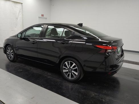 Used 2021 Nissan Versa SV image 3