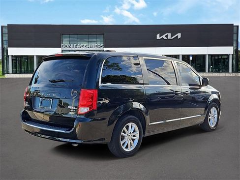 Used 2018 Dodge Grand Caravan SXT image 4