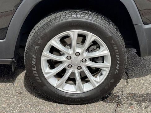 Used 2020 Jeep Cherokee Latitude AWD/4WD image 11