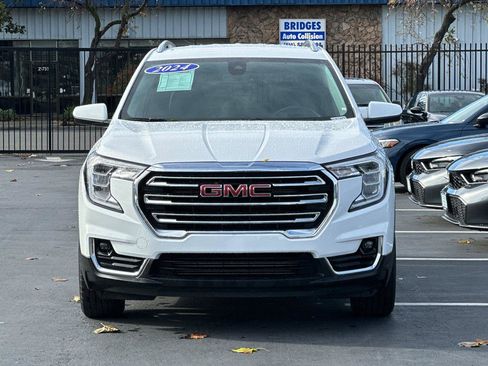 Used 2024 GMC Terrain SLT image 8