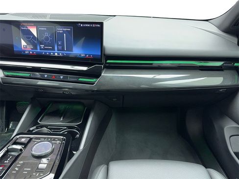 Used 2025 BMW 530i image 19