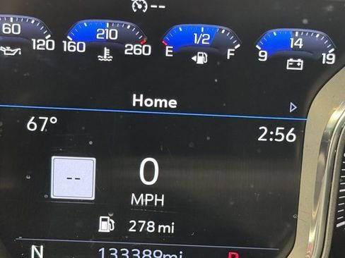 Used 2021 GMC Yukon XL SLT w/ SLT Premium Package image 6