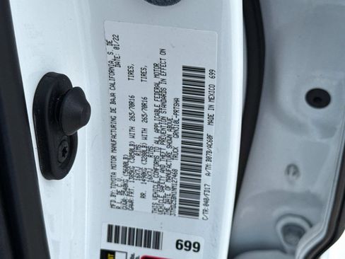 Used 2022 Toyota Tacoma TRD Off-Road image 30