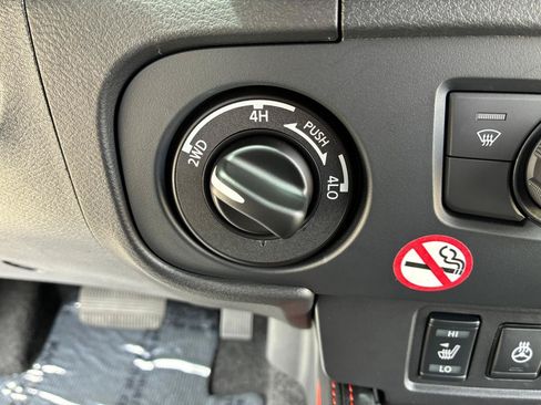 Used 2026 Nissan Frontier PRO-4X AWD/4WD image 25